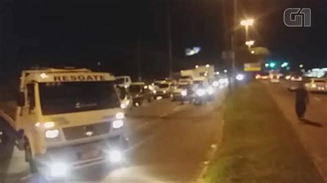 Bloqueio De Caminhoneiros Provoca Congestionamento Em Avenida De Porto