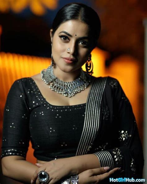 Sexy Shamna Kasim Hot South Indian Dancer And Model Poorna Pics 11 Photos