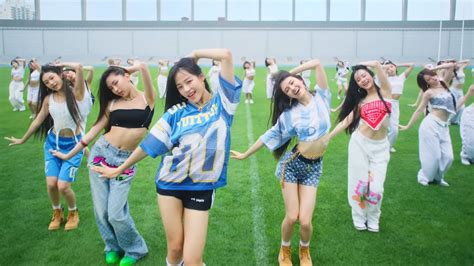 Group Attention Performance New Jeans Style Kpop Girls Stage Outfits