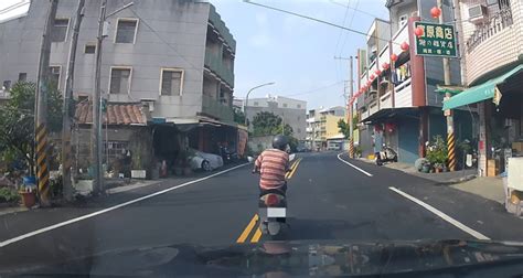 騎車隨地吐痰還跨越雙黃線 警攔下發現他酒測值超高 社會 中時新聞網