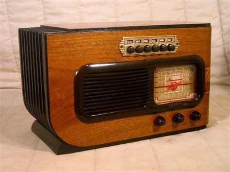 Old Antique Wood Philco Vintage Tube Radio Restored Working Art Deco