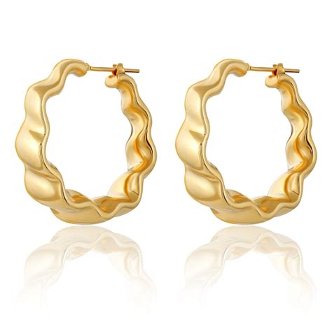 Premium Photo | Fashion women's earrings in gold