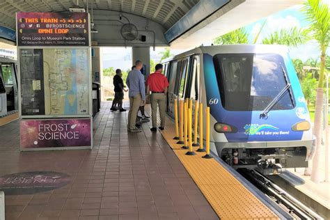 Metromover Miami - Trenzinho gratuito para ciruclar na cidade!