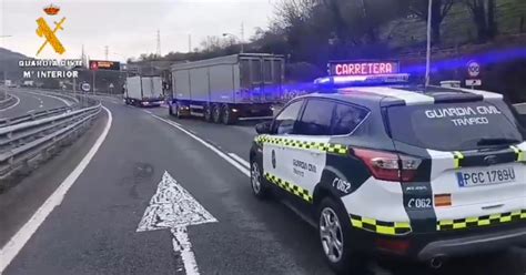 El vuelco de un camión con ganado y cortó la circulación en la