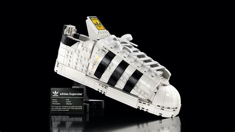 Lego X Adidas Exklusiver Superstar Sneaker Im Set Zum Tragen Und