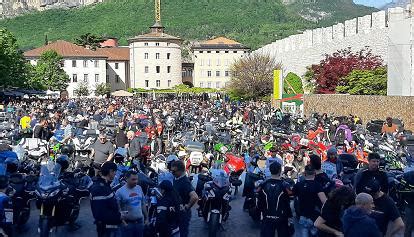 Trento In Mila In Piazza Per La Benedizione Delle Moto