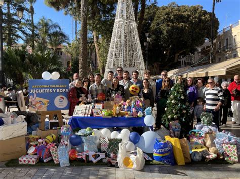 NNGG Águilas recoge centenares de juguetes y ropa de abrigo que