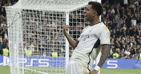 Quatro De Rodrygo E Vini Jr Real Goleia Valencia E Segue Ca A Ao