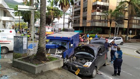 Aparatoso Accidente Carro De Valores Choc Con Un Veh Culo Particular