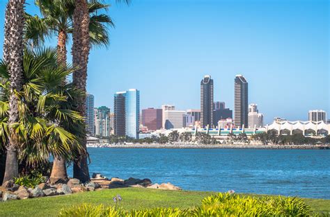 reasons  love coronado   fall season