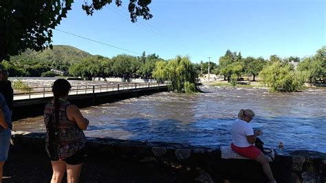 Entró una creciente de dos metros por el río San Antonio Video