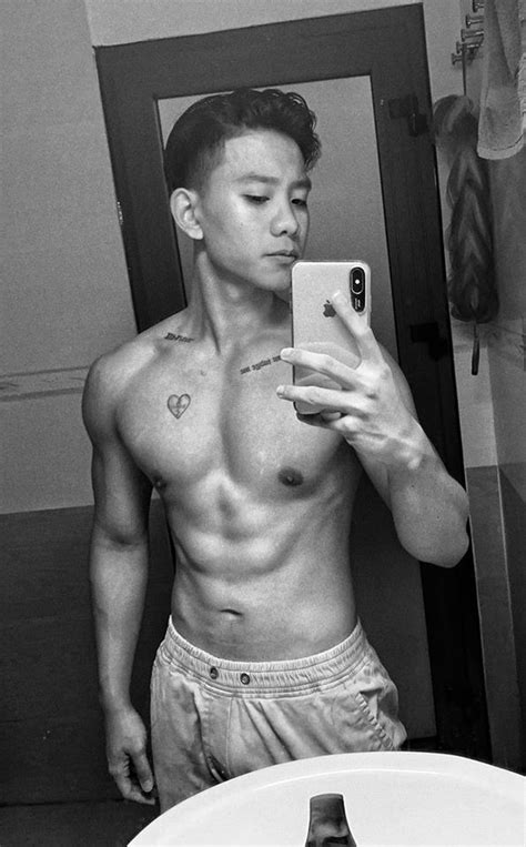 Hot tiktok er triệu like đang được dân mạng truy tìm info Body 6 múi sinh viên RMIT giọng nói