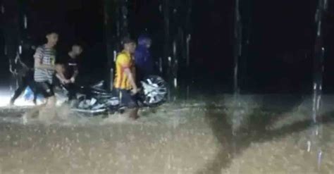 Jalur Utama Penghubung Cianjur Garut Terputus Akibat Banjir