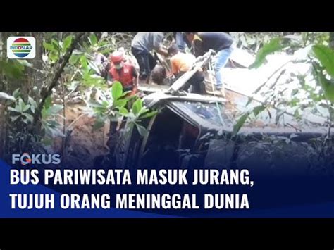 Bus Wisata Tujuan Telaga Sarangan Terjun Ke Jurang Sedalam 20 Meter