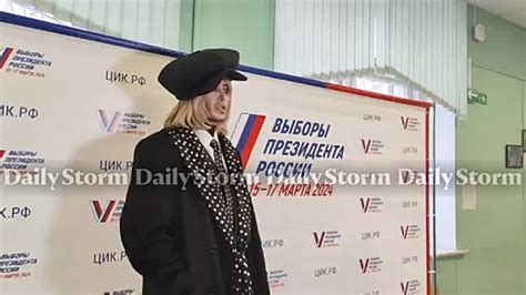 Сергей Зверев пришел на избирательный участок