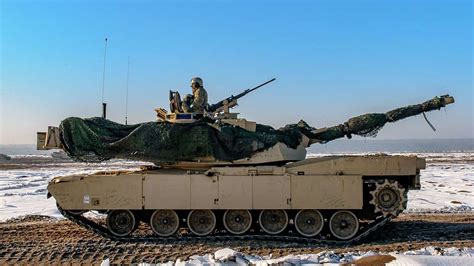 A tank crew in an M1A2 Abrams Tank belonging to 1st - NARA & DVIDS ...