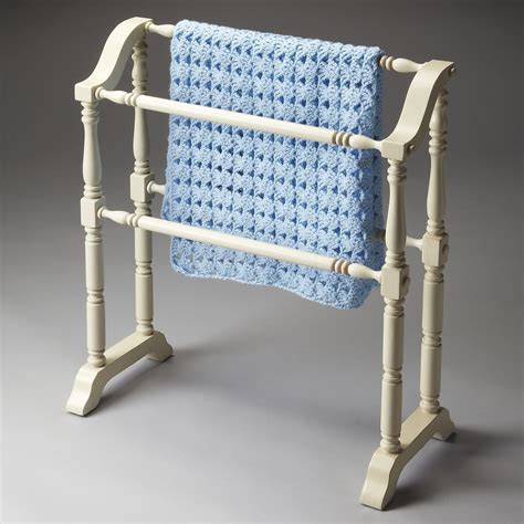 Butler Cottage White Quilt Rackblanket Stand