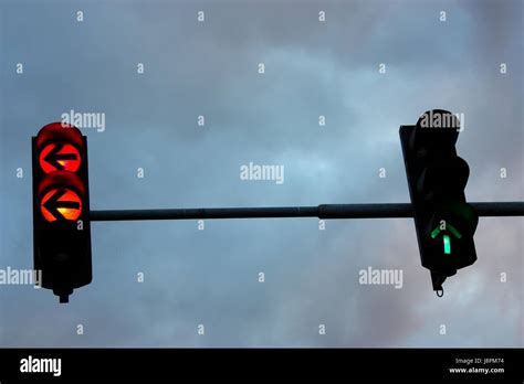 red and green traffic lights Stock Photo - Alamy