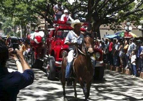 Carlos Betancur Fue Recibido Como Un H Roe En Su Tierra