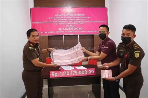 Kejaksaan Eksekusi Pidana Tambahan Uang Pengganti Terpidana AMS Rp 1 1