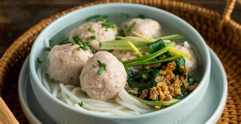 Rekomendasi Warung Bakso Enak di Bandung, yang Beli Harus Antre