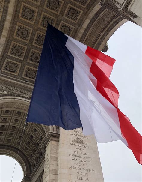 Paris On Twitter RT Anne Hidalgo Recueillement Devant La Tombe Du