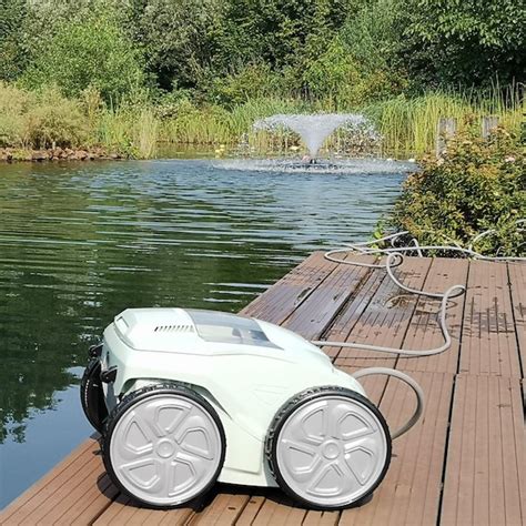 Découvrez le robot Zodiac ALPHA 63 iQ BIO pour bassins naturels