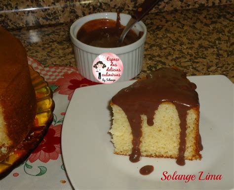 Bolo de baunilha calda de chocolate Espaço das delícias culinárias