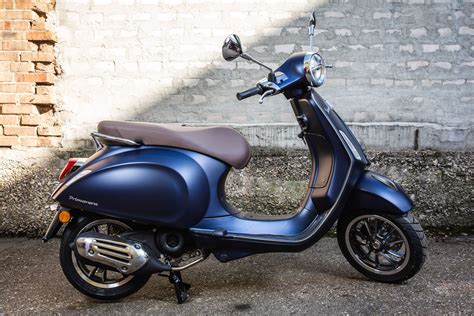 Matte Vespa Primavera S Roller Motorradbox