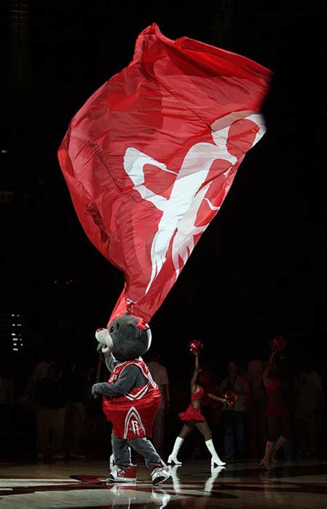 PHOTOS: Houston Rockets mascot Clutch the Bear | abc13.com