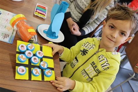 Warsztaty recyklingowe w Stalowej Woli Powstały kolorowe zabawki z