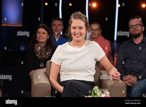 Leah Weigand Poetry Slammerin Zu Gast In Der Ndr Talk Show