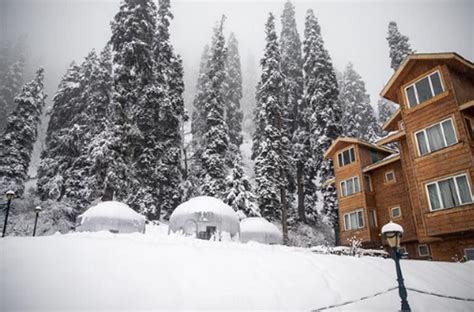 Tourists Enjoying India S First Glass Igloo In Gulmarg TAN