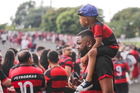 Torcidas De América Mg E Flamengo Chegam Para Jogão Em Uberlândia