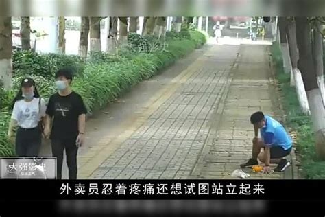 监控下暖心的一幕，男子摔伤疼痛难耐，随即让人泪目的瞬间开始男子监控瞬间