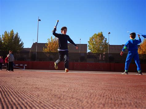 Pes Ceip Alces Sesi N En La Pista De Atletismo Con B