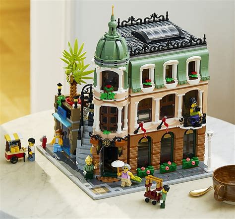 2022 LEGO Modular Building Boutique Hotel