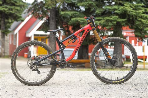 Bike Check Andréane Lanthier Nadeau s Rocky Mountain Slayer Mullet DH