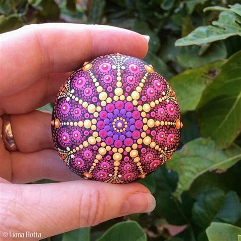 Mandala Stone Hand Painted Glow In The Dark Rocas Pintadas Con