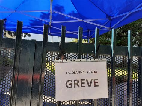 Greve Na Função Pública Encerra Dezenas De Escolas E Afecta Transportes