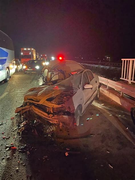 İstanbul İzmir Otoyolu nda Art Arda 2 Kaza 1 Ölü 5 Yaralı Son Dakika