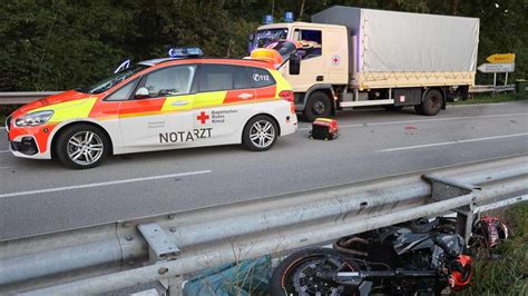 Ampfing Schwerer Motorrad Unfall Auf St Staatsstra E Voll Gesperrt