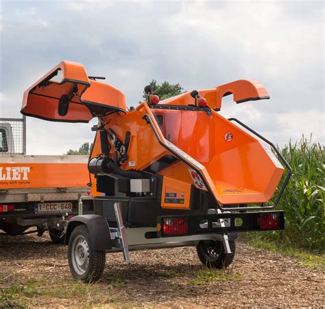 Eliet Mega Prof Petrol Chipper Towed