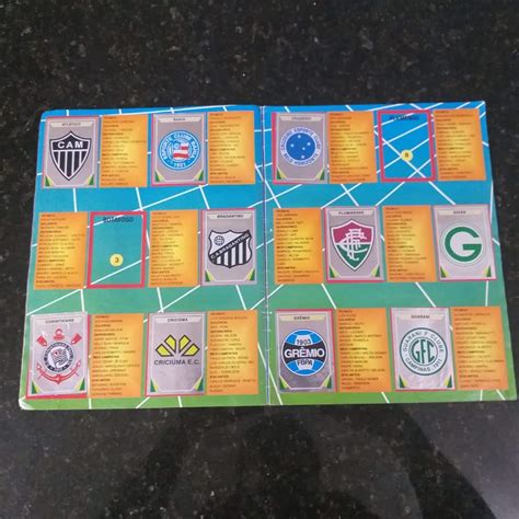 Álbum de Figurinhas Campeonato Brasileiro Super Craques Incompleto