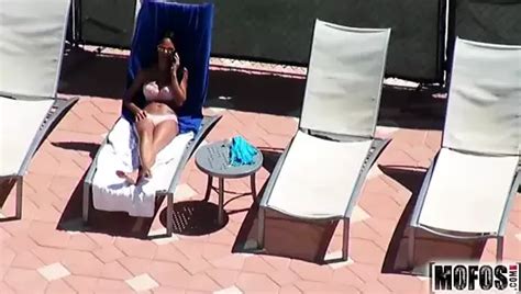 Rosa Körper Bikini Roxalana zeigt ihre Muschi xHamster