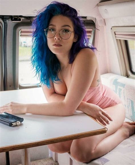 I Think She Fits Right Here Porn Pic