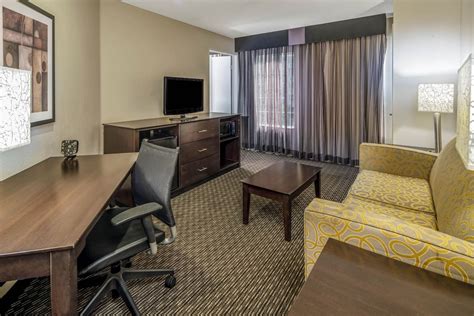 La Quinta Inn & Suites by Wyndham Anaheim | Anaheim, CA Hotels