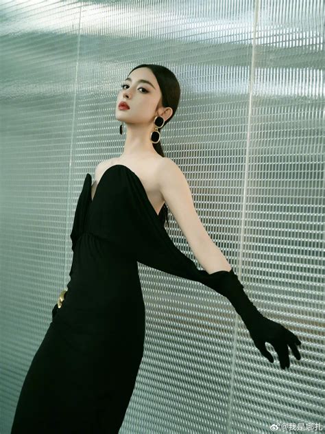 Sau liên hoàn mặc đẹp chạm đỉnh hot search outfit Na Trát xấu tới mức fan bất bình Sến thế này