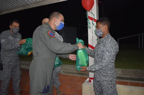 Soldados del Comando Aéreo de Combate No 1 también celebraron navidad