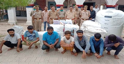 Agra Police Caught Fake Liquor Factory Found Liquor Worth 20 Lakhs 7 Arrestedagranews Agraleaks